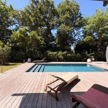 Elegante - 10 Pers. A Grand-piquey - Fr-1-736-85